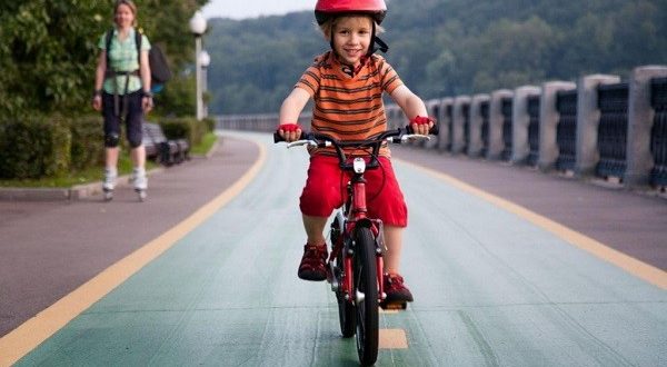 Jak naučit dítě jezdit na kole: bezpečnostní pravidla a tipy